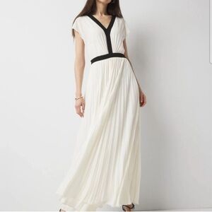 NWT White House Black Market Pleated Colorblock Maxi Dress cream gown v-neck 12
